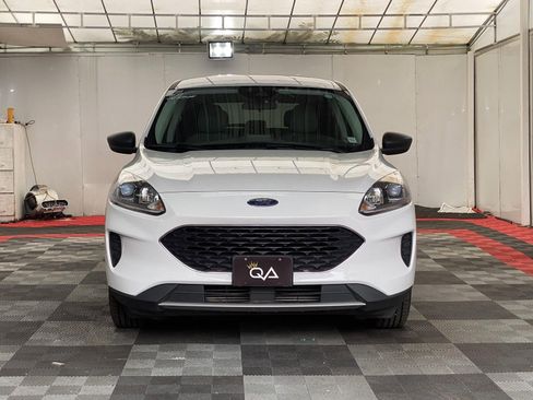 Used 2022 Ford Escape SE w/ Cold Weather Package AWD/4WD image 2