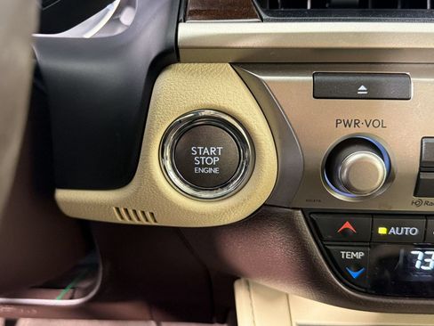 Used 2016 Lexus ES 350 w/ Luxury Package w/Wood Trim FWD image 15