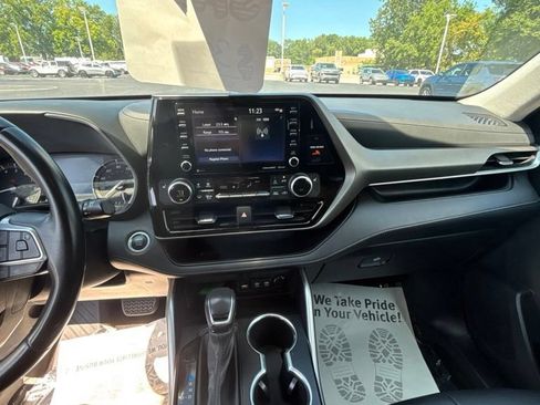 Used 2021 Toyota Highlander XLE AWD/4WD image 13