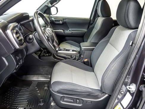 Used 2021 Toyota Tacoma TRD Sport w/ Technology Package AWD/4WD image 12