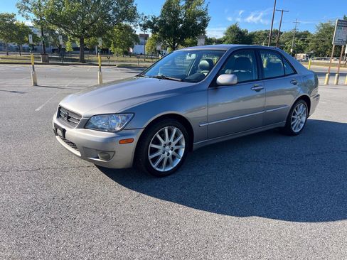 Used 2003 Lexus IS 300 RWD image 2
