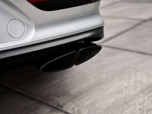 Used 2023 Bentley Bentayga Extended Wheelbase image 11