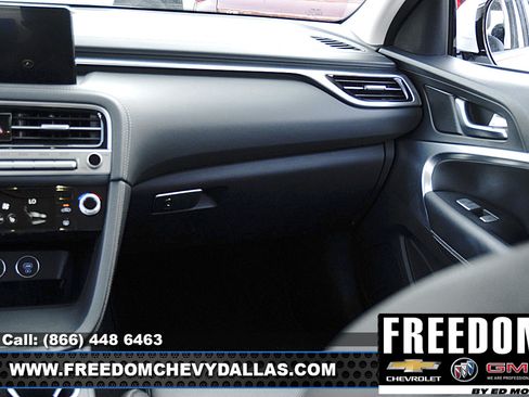 Used 2025 Genesis G70 2.5T RWD image 34