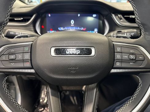 Used 2023 Jeep Grand Cherokee Laredo X AWD/4WD image 20