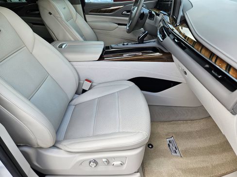 Used 2022 Cadillac Escalade Premium Luxury Platinum AWD/4WD image 14