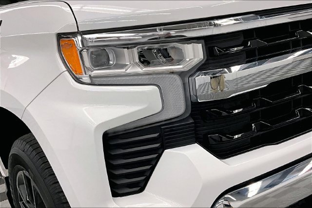 Used 2025 Chevrolet Silverado 1500 LT AWD/4WD image 34