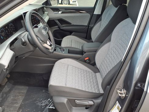 Used 2025 Volkswagen Tiguan S image 19