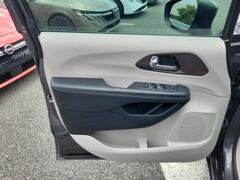 Used 2020 Chrysler Voyager LX w/ Cold Weather Group FWD image 14