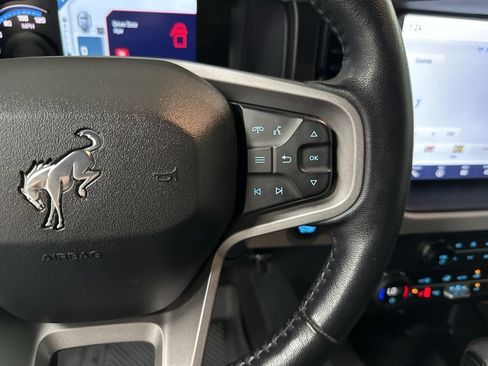 Used 2023 Ford Bronco Badlands image 18
