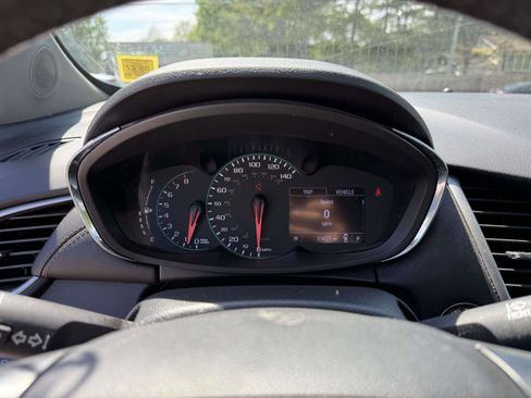 Used 2020 Chevrolet Trax LT w/ LT Convenience Package AWD/4WD image 23
