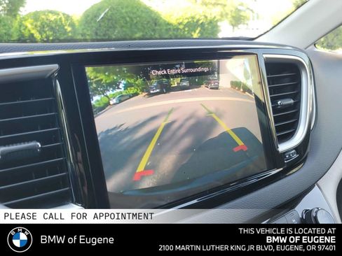Used 2023 Chrysler Pacifica Touring-L FWD image 28