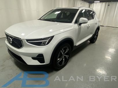 Used 2025 Volvo XC40 B5 Core