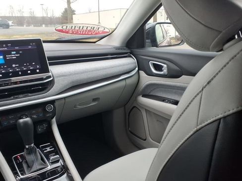 Used 2022 Jeep Compass Latitude w/ Convenience Group image 12