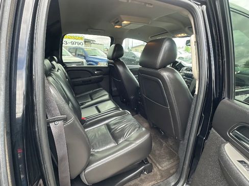 Used 2011 Chevrolet Avalanche LT w/ Luxury Package image 12