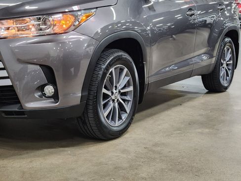 Used 2019 Toyota Highlander XLE image 18