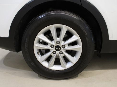 Used 2020 Kia Sorento LX image 10