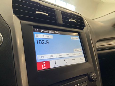 Used 2017 Ford Fusion SE image 22