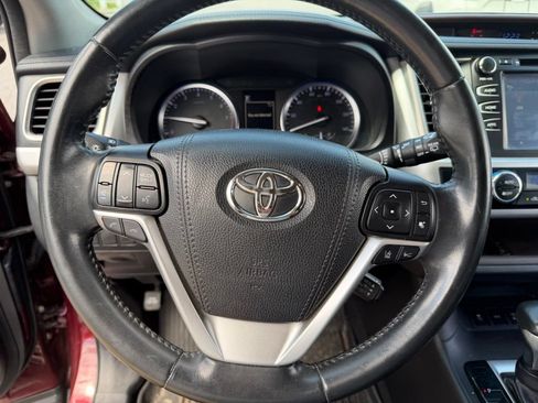 Used 2018 Toyota Highlander XLE AWD/4WD image 24