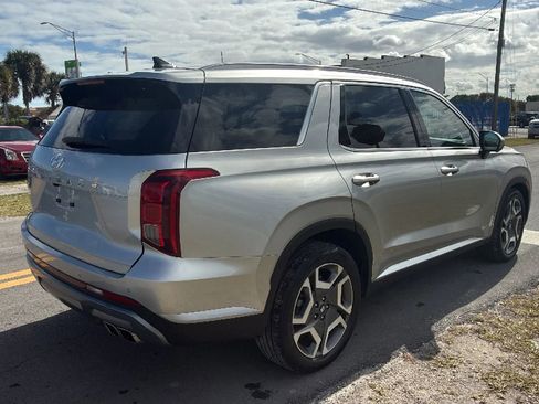 Used 2024 Hyundai Palisade SEL w/ Premium Package FWD image 3