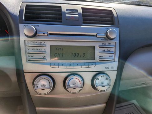 Used 2011 Toyota Camry LE image 15