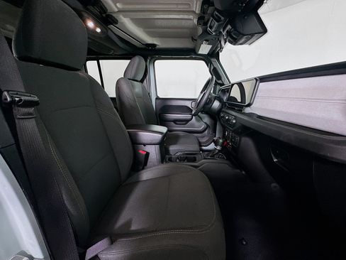 Used 2024 Jeep Wrangler Unlimited AWD/4WD image 29