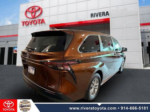 Used 2023 Toyota Sienna LE FWD image 6
