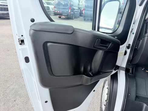 Used 2025 RAM ProMaster 2500 w/ Convenience Group FWD image 11