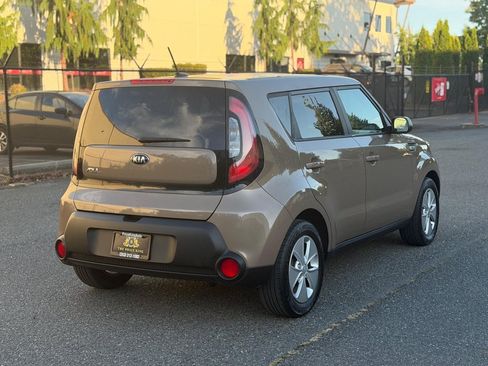 Used 2016 Kia Soul FWD image 4