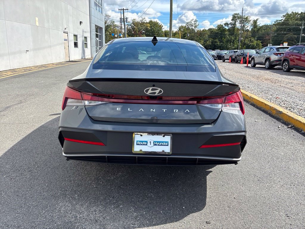 New 2026 Hyundai Elantra SEL Sport FWD image 6