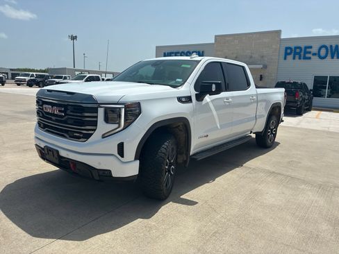 Used 2024 GMC Sierra 1500 AT4 w/ AT4 Premium Package AWD/4WD image 7