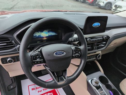 Used 2022 Ford Escape SEL w/ Technology Package image 9