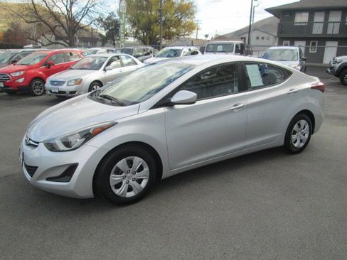 Used 2016 Hyundai Elantra SE image 3