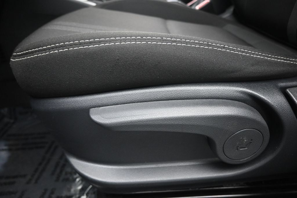 Used 2025 Hyundai Venue SEL FWD image 10