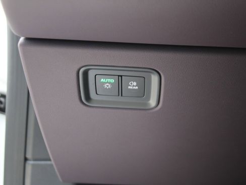 Used 2025 Porsche Macan Electric image 34