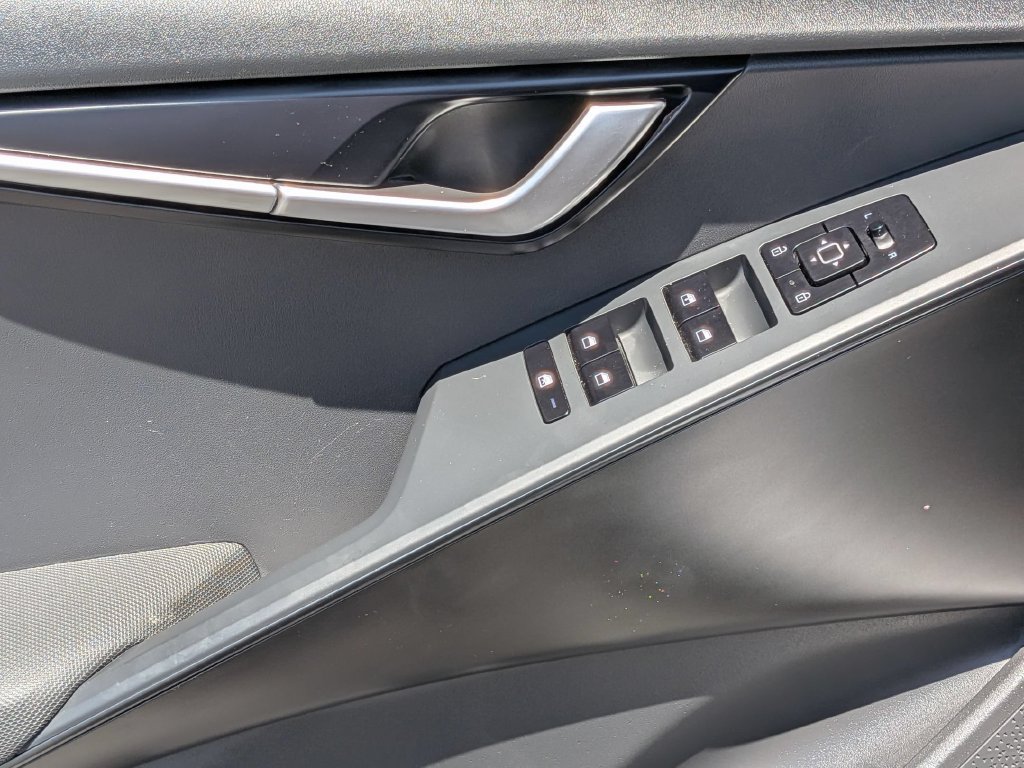 Used 2025 Kia Niro LX FWD image 13