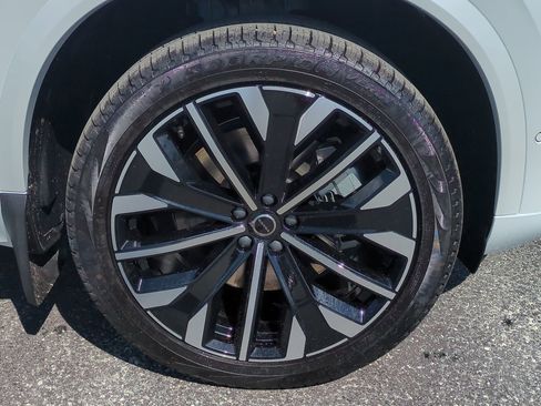 New 2026 Volvo XC90 T8 Plus w/ Protection Package Premier image 11