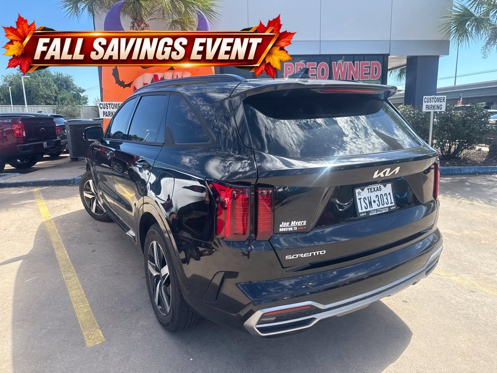 Used 2023 Kia Sorento S w/ Panoramic Sunroof Package FWD image 2