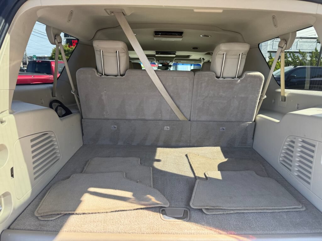 Used 2018 Cadillac Escalade ESV Premium Luxury w/ LPO, Radiant Package AWD/4WD image 33