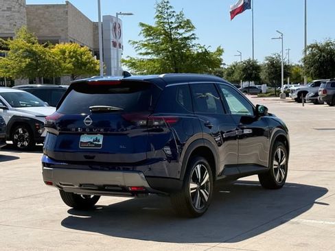 Used 2026 Nissan Rogue SL FWD image 5