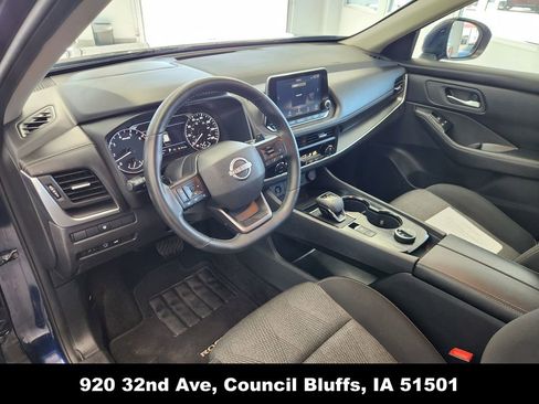 Used 2025 Nissan Rogue SV image 18