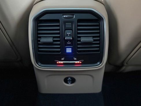 Certified 2025 Porsche Macan S image 33