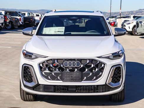 New 2025 Audi SQ5 Premium Plus image 2