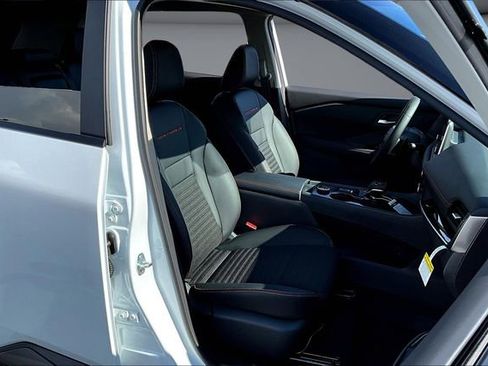 New 2026 Nissan Rogue SV AWD/4WD image 10