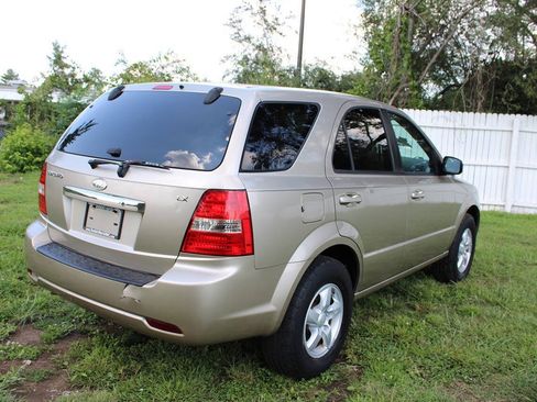 Used 2008 Kia Sorento 2WD image 7