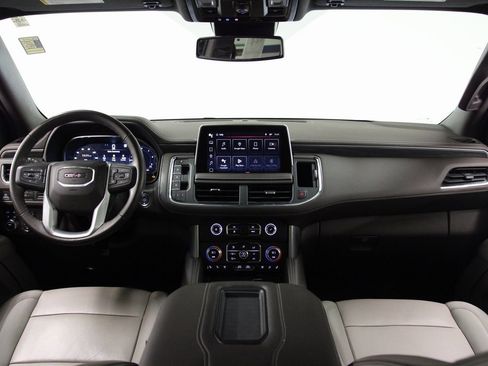 Used 2023 GMC Yukon XL SLT image 2