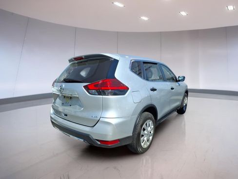 Used 2017 Nissan Rogue S AWD/4WD image 4