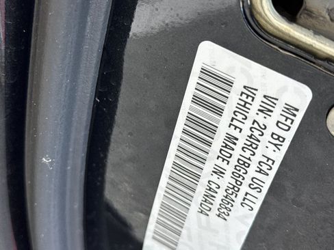 Used 2023 Chrysler Pacifica Touring-L FWD image 28