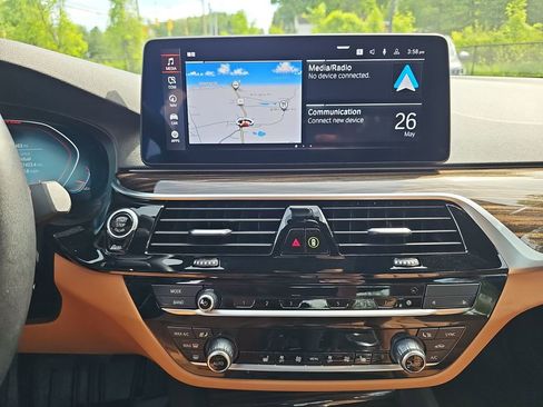 Certified 2023 BMW 530i xDrive w/ Premium Package AWD/4WD image 14