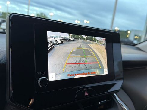 Certified 2024 Toyota Venza LE AWD/4WD image 25