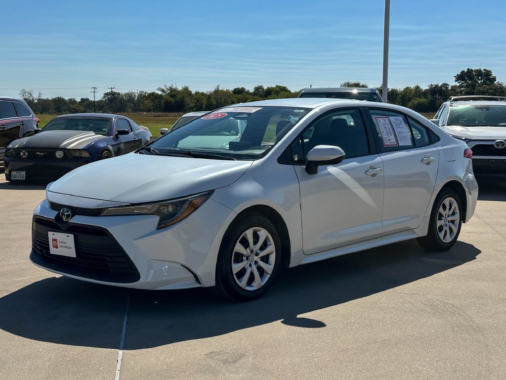 Used 2025 Toyota Corolla LE FWD image 7